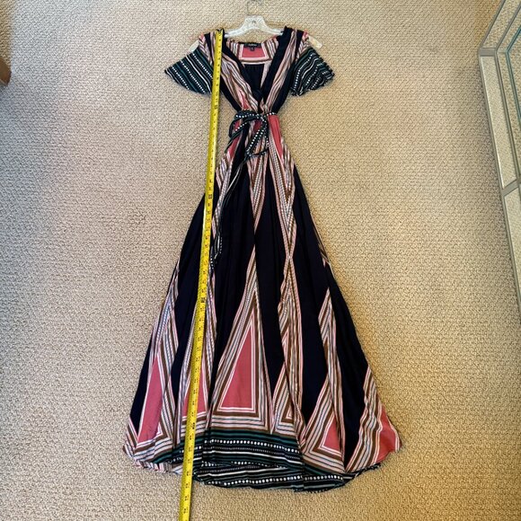 Short-Sleeve Floor-Length Modern Lady Dress - Picture 11 of 13